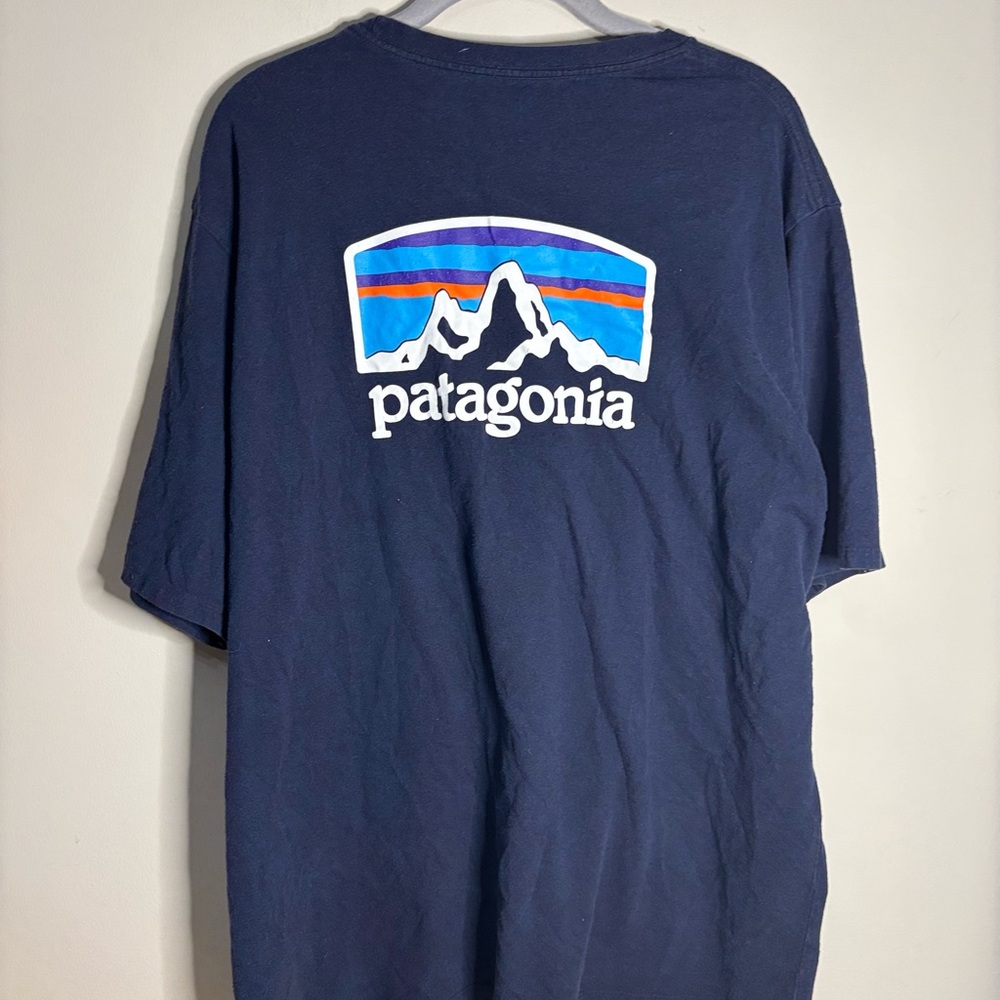 Patagonia Men's Dark Blue Graphic Tee size XL
